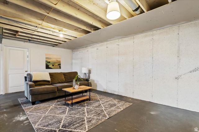 2164 W CAMELOT WAY, West Jordan, UT 84084