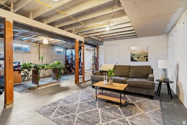 2164 W CAMELOT WAY, West Jordan, UT 84084