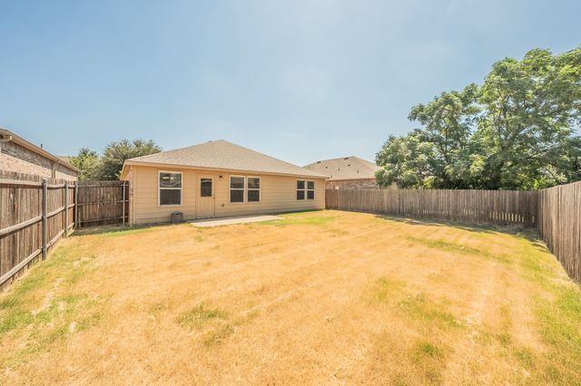 7525 Berrenda Drive, Fort Worth, TX 76131