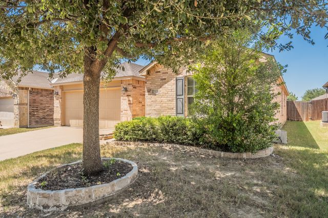 7525 Berrenda Drive, Fort Worth, TX 76131