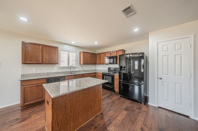 7525 Berrenda Drive, Fort Worth, TX 76131