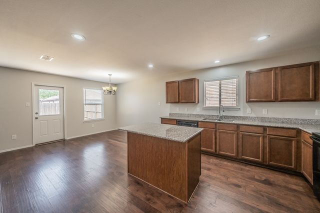 7525 Berrenda Drive, Fort Worth, TX 76131