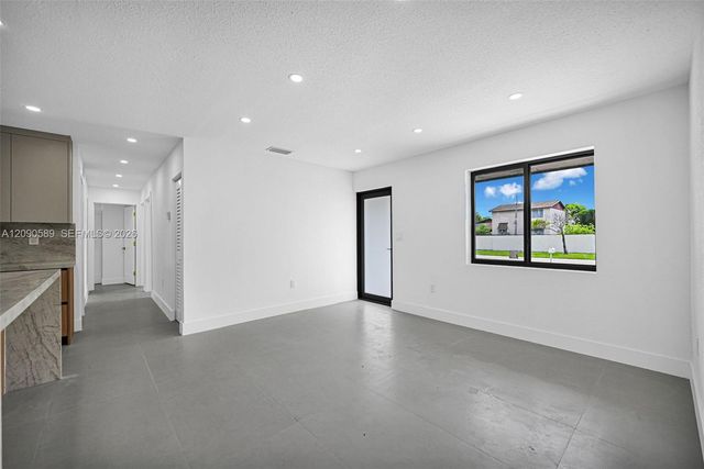 19301 NW 52nd Avenue, Miami Gardens, FL 33055