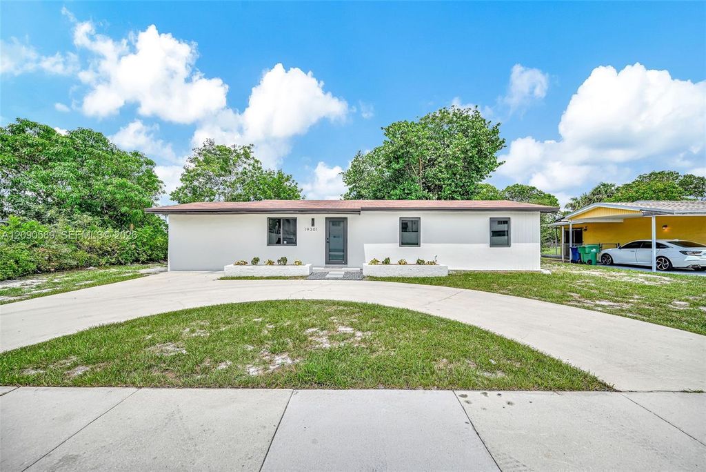 19301 NW 52nd Avenue, Miami Gardens, FL 33055