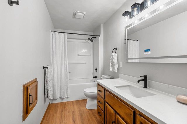 1236 MEADOWVIEW DRIVE, Menasha, WI 54952