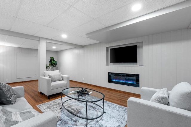 1236 MEADOWVIEW DRIVE, Menasha, WI 54952