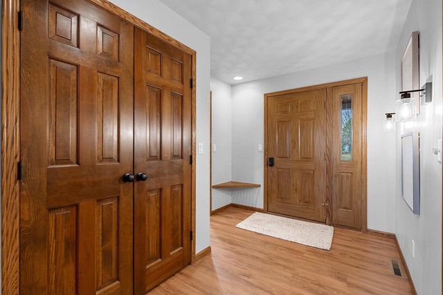 1236 MEADOWVIEW DRIVE, Menasha, WI 54952