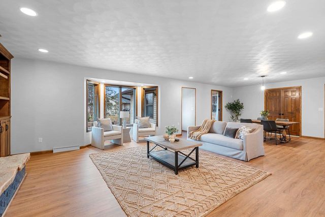 1236 MEADOWVIEW DRIVE, Menasha, WI 54952