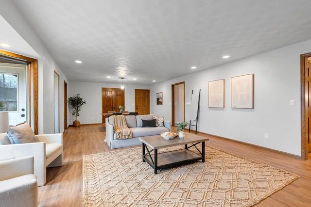 1236 MEADOWVIEW DRIVE, Menasha, WI 54952