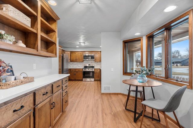 1236 MEADOWVIEW DRIVE, Menasha, WI 54952