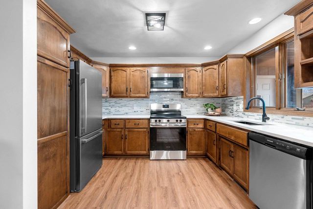 1236 MEADOWVIEW DRIVE, Menasha, WI 54952