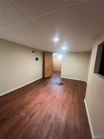 20 Derhake Road, Florissant, MO 63033