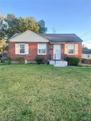 20 Derhake Road, Florissant, MO 63033