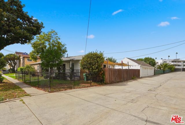 245 E Buckthorn Street, Inglewood, CA 90301