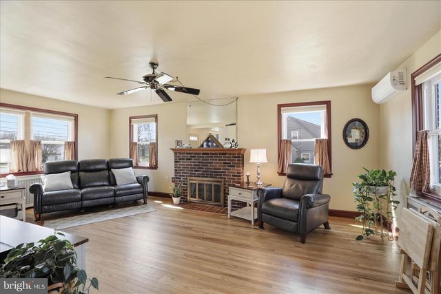 477 W MAIN ST, Mountville, PA 17554