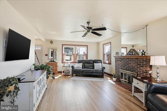 477 W MAIN ST, Mountville, PA 17554