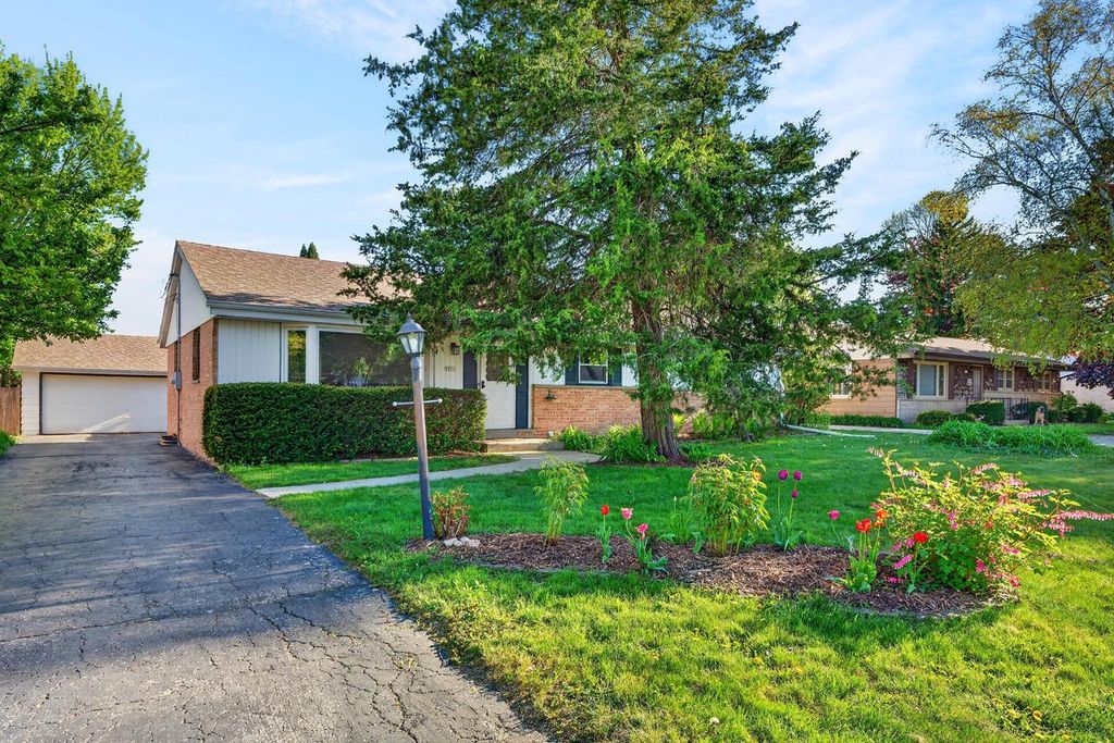 5811 Ester PLACE, Brown Deer, WI 53223