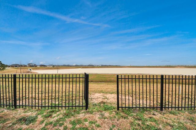 1310 Bison View Lane, Sealy, TX 77474