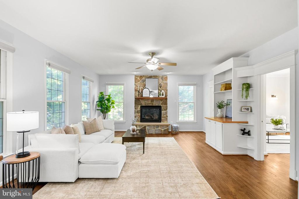 Image 4 of property listing at 4730 CALEB WOOD CT, Mount Airy, MD 21771