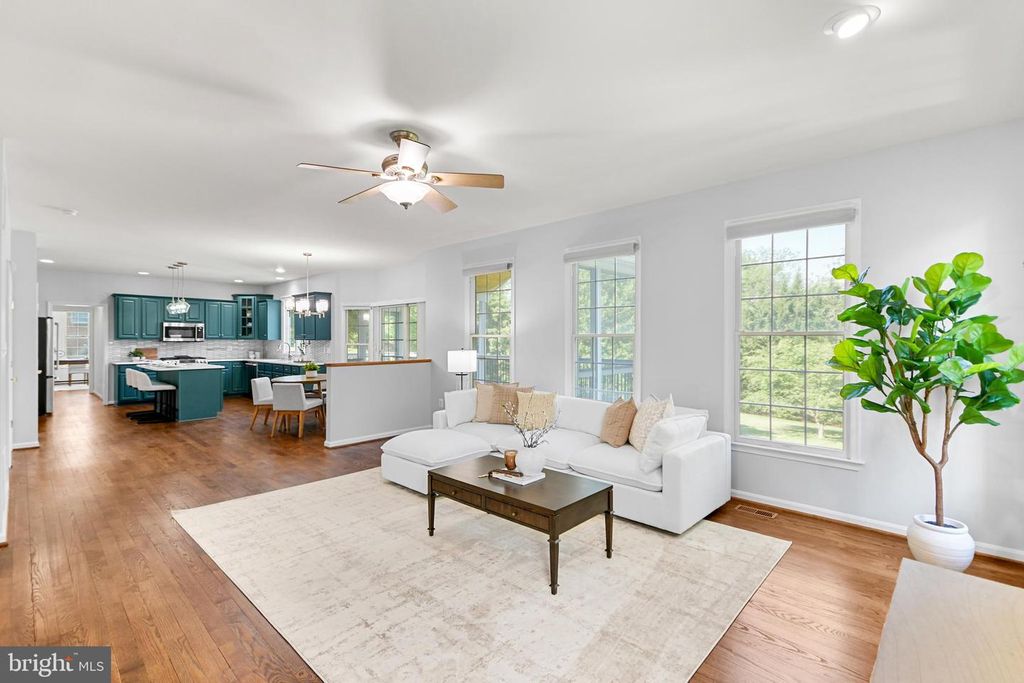 Image 8 of property listing at 4730 CALEB WOOD CT, Mount Airy, MD 21771
