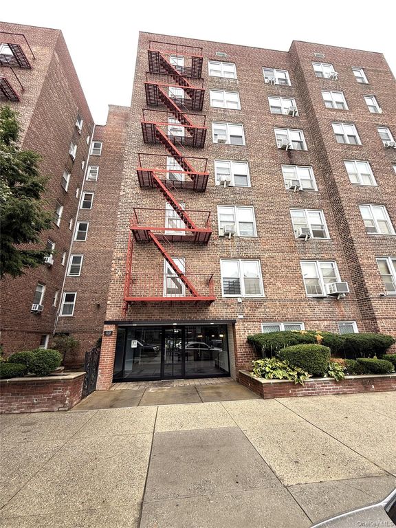 33-25 90 Street 5D, Jackson Heights, NY 11372