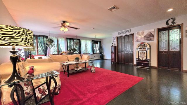 29 Kinry Road, Poughkeepsie, NY 12603