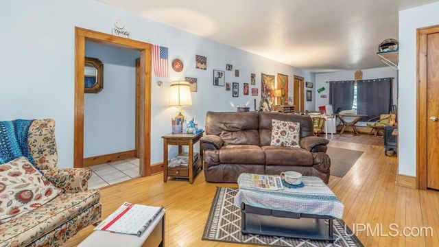 1305 W B Street, Iron Mountain, MI 49801