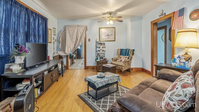 1305 W B Street, Iron Mountain, MI 49801