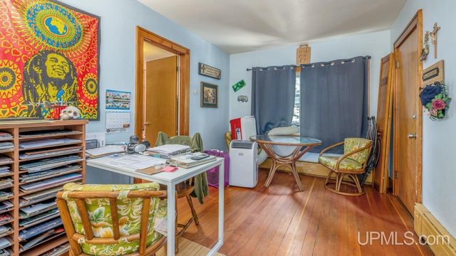 1305 W B Street, Iron Mountain, MI 49801