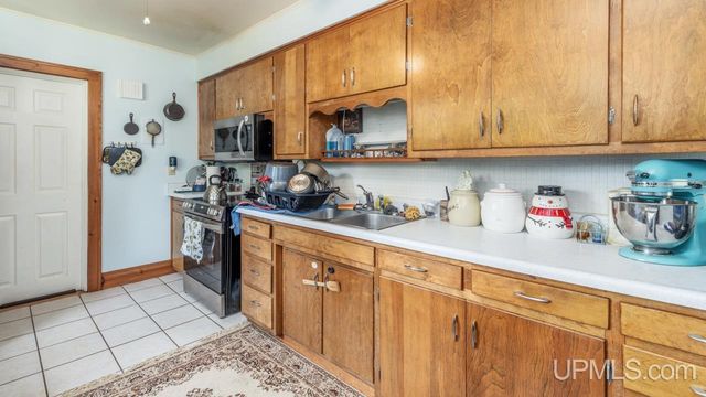 1305 W B Street, Iron Mountain, MI 49801