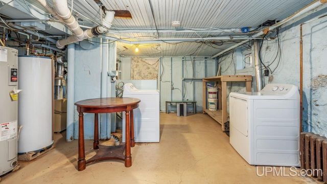 1305 W B Street, Iron Mountain, MI 49801