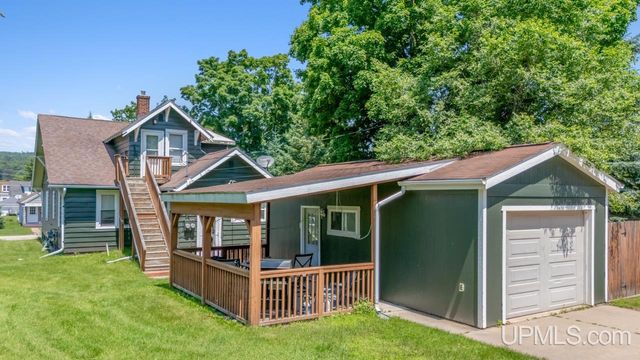 1305 W B Street, Iron Mountain, MI 49801
