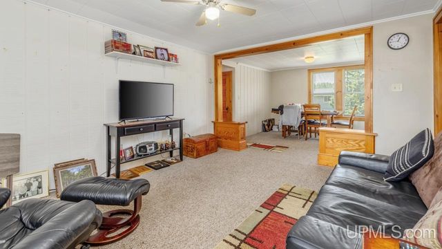 1305 W B Street, Iron Mountain, MI 49801