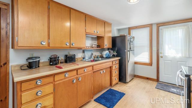 1305 W B Street, Iron Mountain, MI 49801