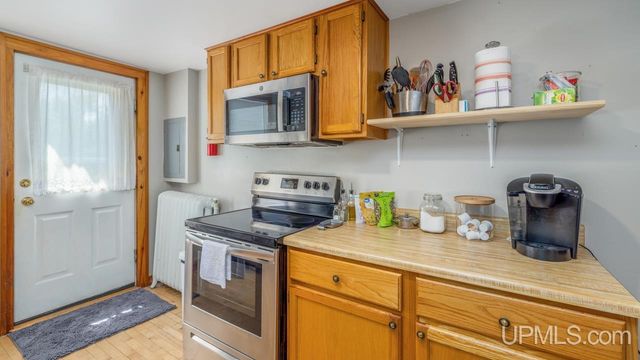 1305 W B Street, Iron Mountain, MI 49801