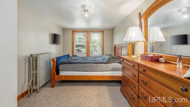 1305 W B Street, Iron Mountain, MI 49801