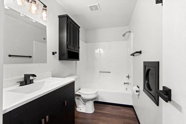 409 EASY STREET, Green Bay, WI 54311