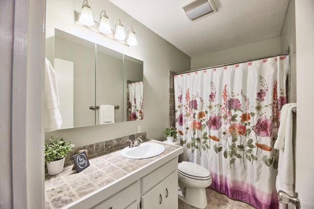 5140 W 102nd Street 304, Bloomington, MN 55437