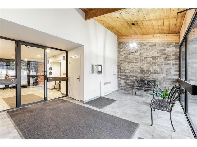 5140 W 102nd Street 304, Bloomington, MN 55437