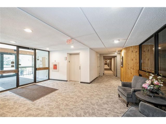 5140 W 102nd Street 304, Bloomington, MN 55437