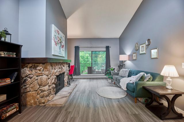 5140 W 102nd Street 304, Bloomington, MN 55437