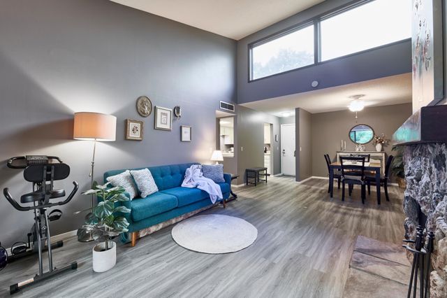 5140 W 102nd Street 304, Bloomington, MN 55437