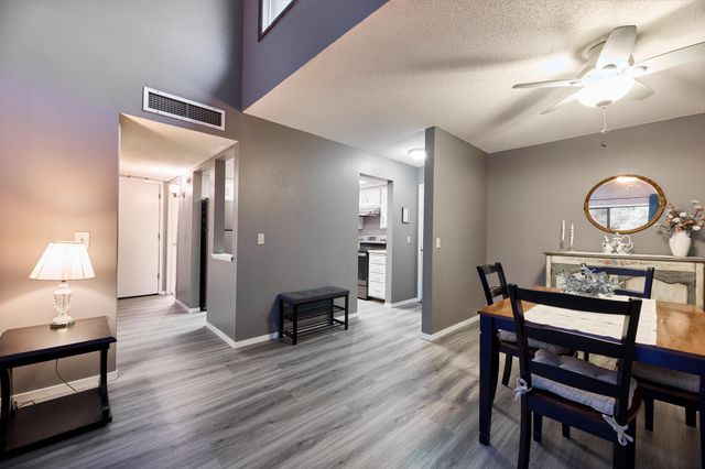 5140 W 102nd Street 304, Bloomington, MN 55437
