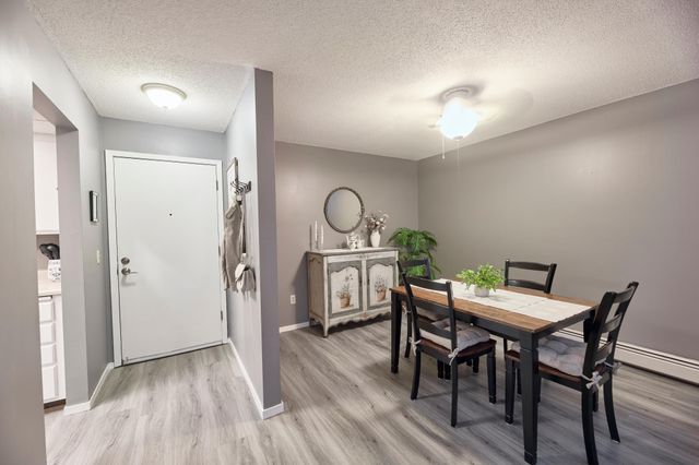 5140 W 102nd Street 304, Bloomington, MN 55437
