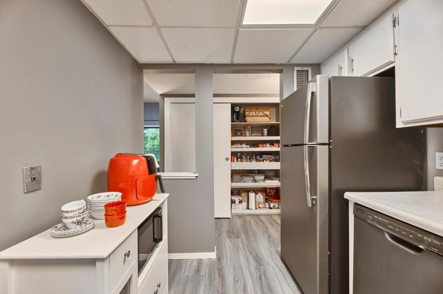 5140 W 102nd Street 304, Bloomington, MN 55437