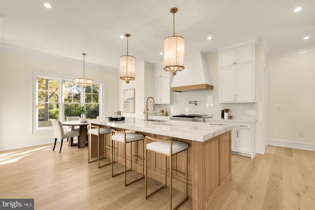 9105 SEVEN LOCKS RD, Bethesda, MD 20817