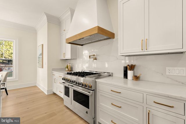 9105 SEVEN LOCKS RD, Bethesda, MD 20817