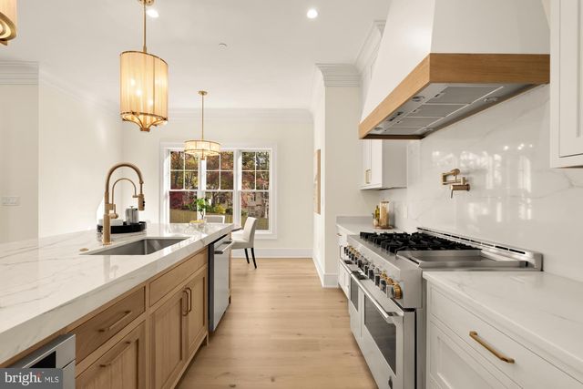 9105 SEVEN LOCKS RD, Bethesda, MD 20817