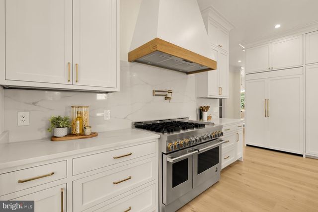 9105 SEVEN LOCKS RD, Bethesda, MD 20817