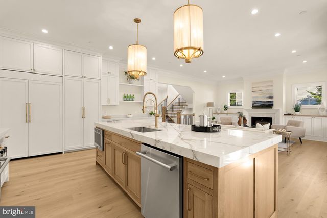 9105 SEVEN LOCKS RD, Bethesda, MD 20817